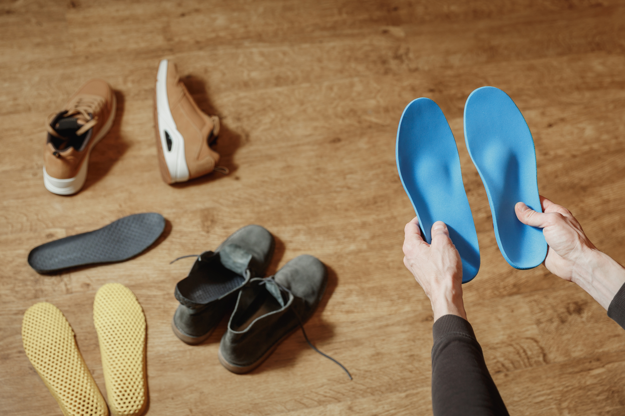 Choosing Between Custom Orthotics and Off-The-Shelf Insoles