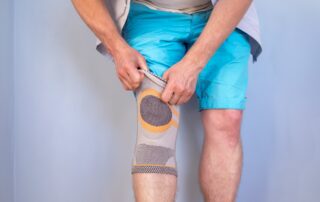 Knee Braces vs. Knee Sleeves: What's the Difference?