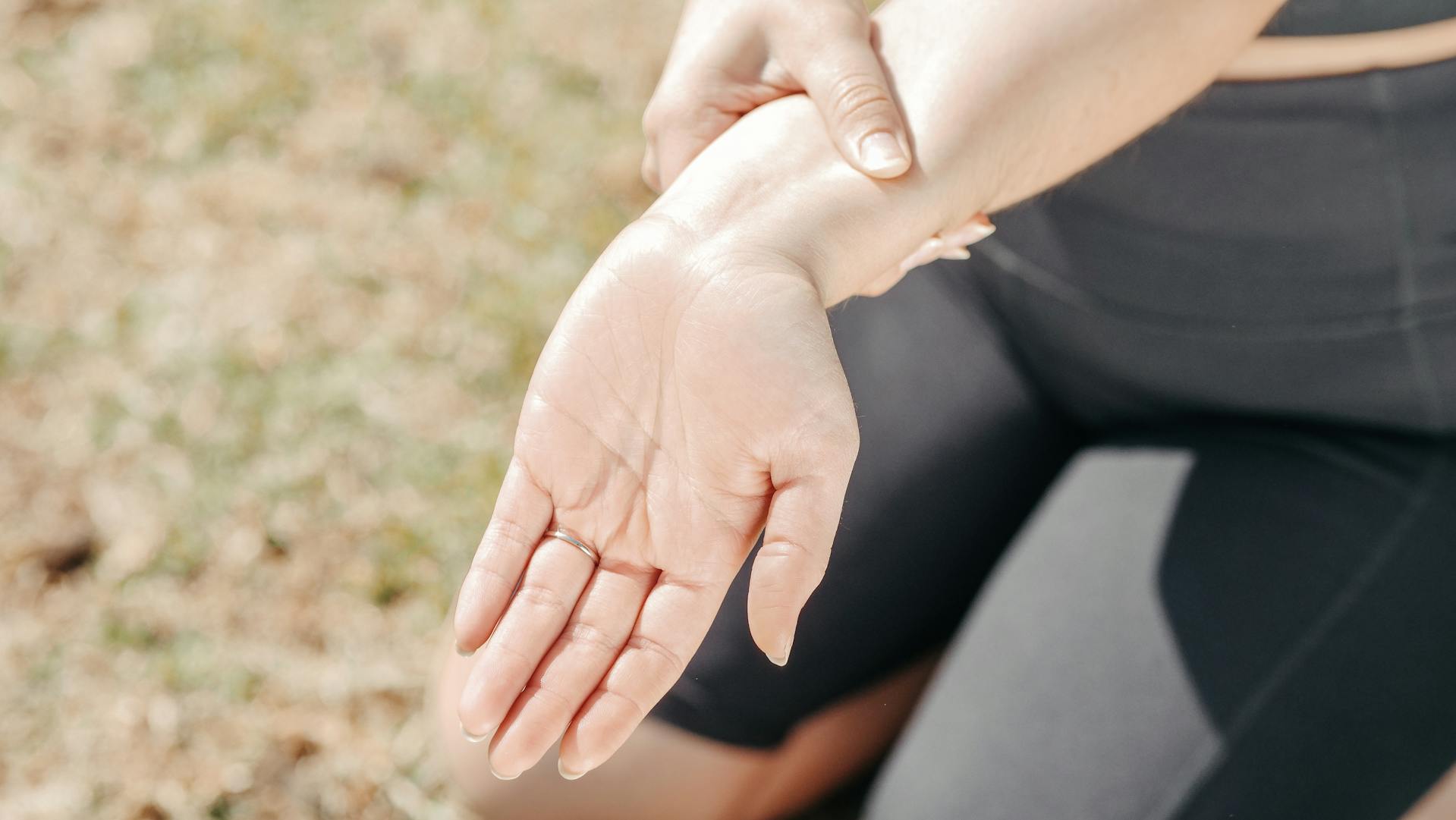 What’s Causing Hand Pain? Symptoms, Causes, and Relief