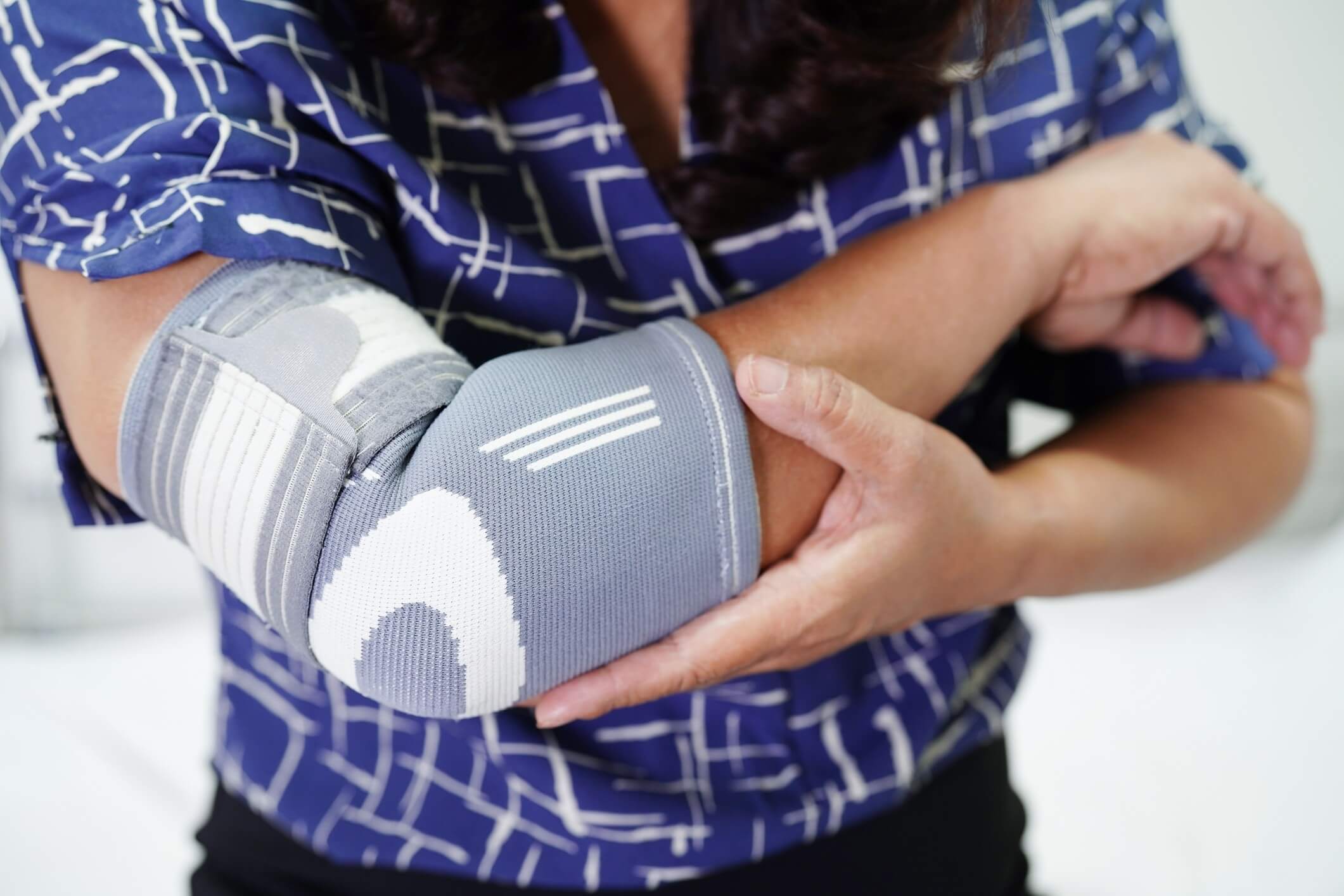 Elbow Braces and Support Elbow Braces and Support